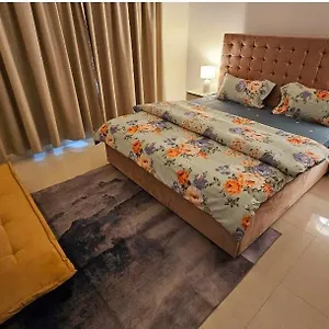 Homestay Splendid Near Airport, Dubai